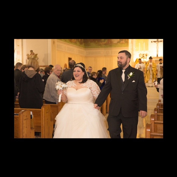 Meet your Posher, Nicole - Picture 2 of 2